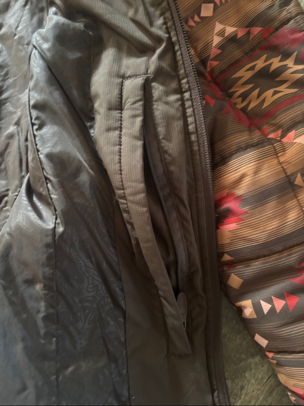 Ariat Women’s Brown Aztec Patterned Puffer Jacket - Picture 5 of 6